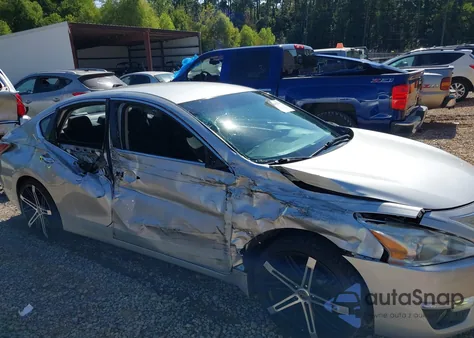 2015 Nissan Altima 2.5 Sv z USA, uszkodzony, nr VIN 1N4AL3AP6FC264958